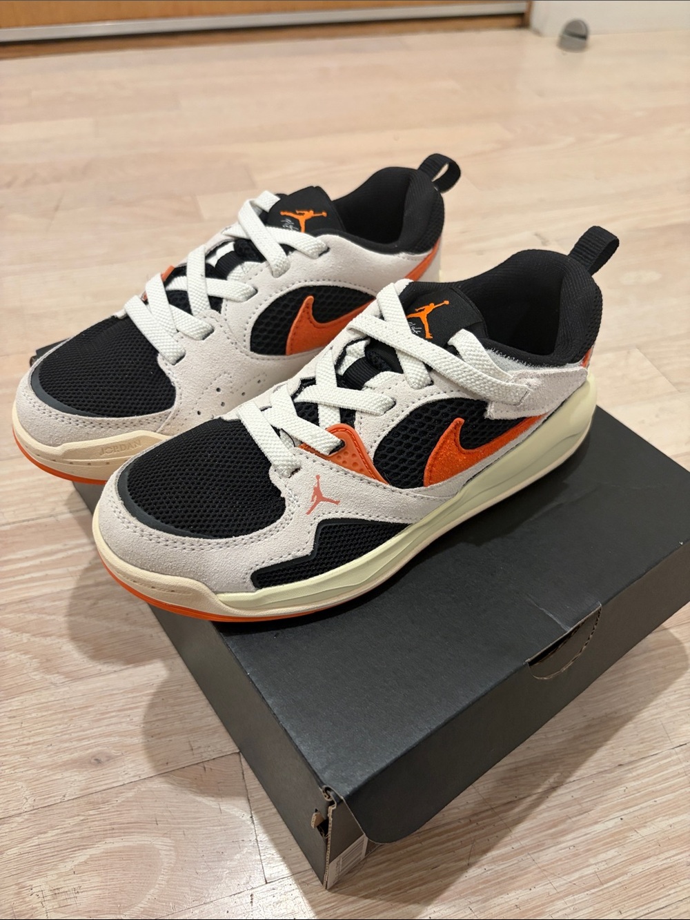 Nike Jordan Boys CMFT era (ps) - Brand new